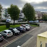 Bel Spacieux ,convivial De 3 Avec Parking Privé Sécure *