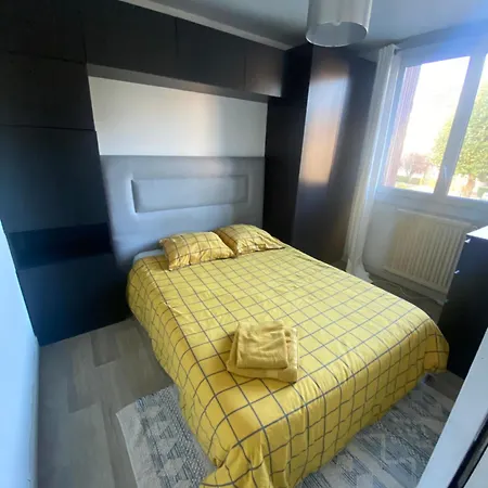 Bel Spacieux ,convivial De 3 Avec Parking Prive Secure Apartmán