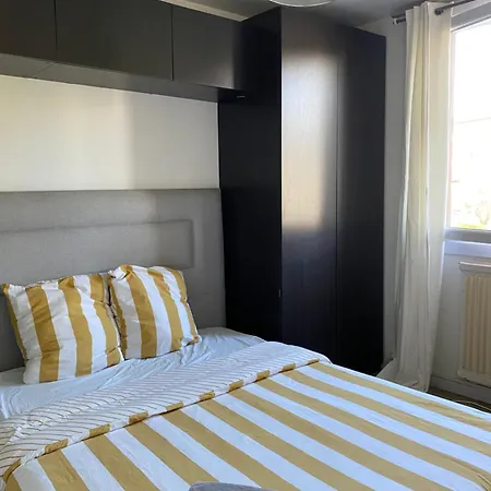 Bel Spacieux ,convivial De 3 Avec Parking Prive Secure Apartment *