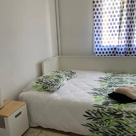 Bel Spacieux ,convivial De 3 Avec Parking Prive Secure Apartament Caen