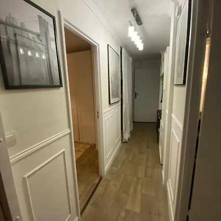 Bel Spacieux ,convivial De 3 Avec Parking Prive Secure Apartment *
