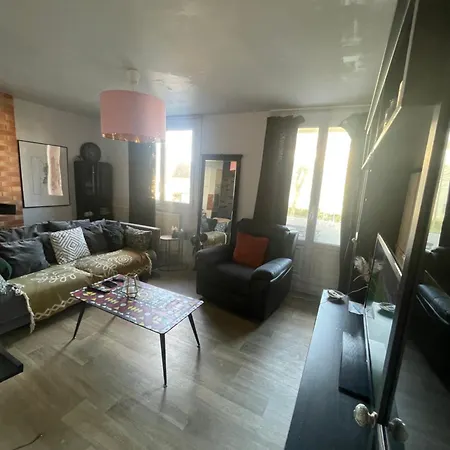 Bel Spacieux ,convivial De 3 Avec Parking Prive Secure * 캉