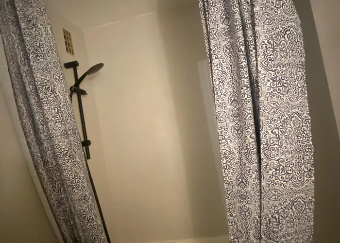 Bel Spacieux ,convivial De 3 Avec Parking Prive Secure דירה