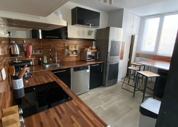 Bel Spacieux ,convivial De 3 Avec Parking Prive Secure Caen