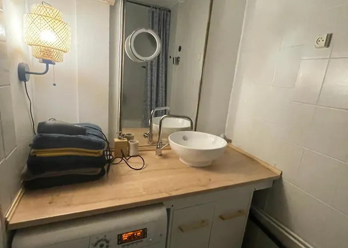 Bel Spacieux ,convivial De 3 Avec Parking Prive Secure Caen